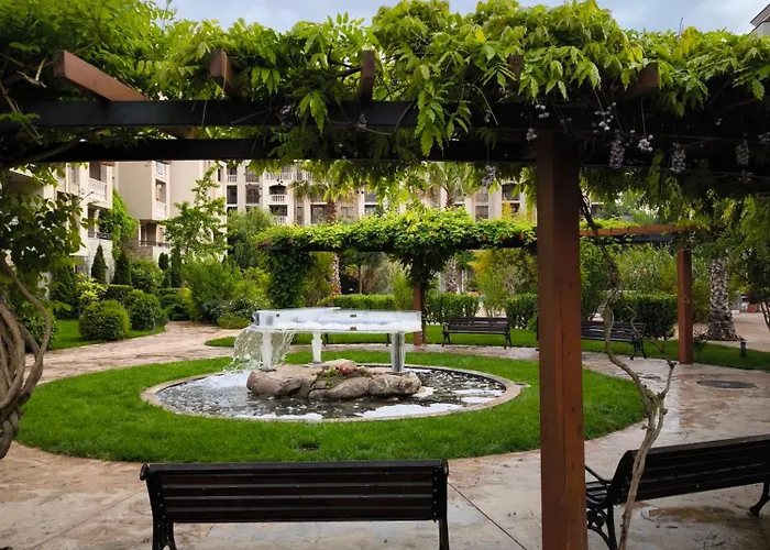 Cascadas, With A Pool View Apartment *