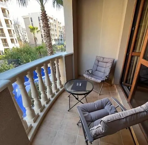 Cascadas, With A Pool View Apartment