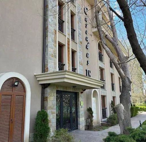 Cascadas, With A Pool View Apartment