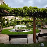 Cascadas, With A Pool View Apartment *