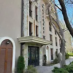Cascadas, With A Pool View Apartment