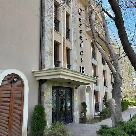 Cascadas, With A Pool View Apartament