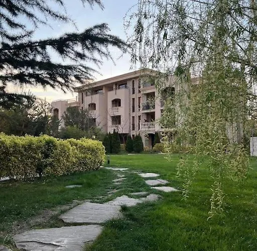 Cascadas, With A Pool View Apartment *